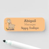 蝶の漫画と可愛い幸せなアルパカ 名札 (インサイチュ)