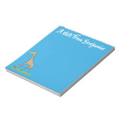 蝶の漫画と可愛い幸せなキリン ノートパッド (回転)