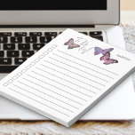 蝶の紫と灰色のチェックリストパーソナライズされた ノートパッド<br><div class="desc">お名前フェミニンでパーソナライズできるシックなTo-Doリストのパッド。このデザインはかわいらし、トップに蝶を配置し、スクリプトタイポグラフィで文字を入力した「リストを行う」を持つ。ピンクの紫とグレーのカラーパレットとチェッ救済クとライのチェッ保クとラインを順に持つ。私の店を見てマッチングとコーディネートの項目を探して下さい。</div>