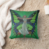 蝶の羽を身に着けたジャズエイジショーガールフラッパー クッション (ブランケット)