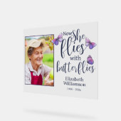 蝶の記念撮影で飛ぶ アクリルサイン (傾斜)