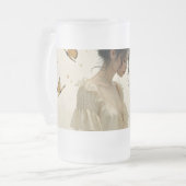 蝶の踊りの穏やかな優雅さ フロストグラスビールジョッキ (正面左)