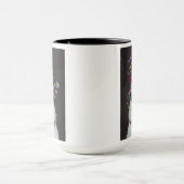 蝶の鐘瓶を持つ白猫 マグカップ (中央)