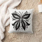 蝶の黒と白の部族刺青 クッション (ブランケット)