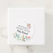 蝶はかわいいベビーシャワーの花柄に接吻します フェイバータグ (インサイチュ)