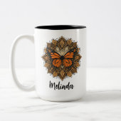 蝶やる気を起こさせる曼荼羅 ツートーンマグカップ (左)