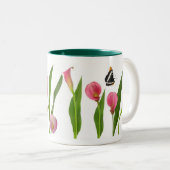 蝶を持つピンクのオランダカイウユリ ツートーンマグカップ (正面右)