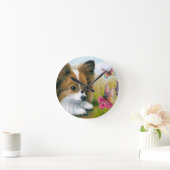 蝶を持つ犬123のPapillon犬 ラウンド壁時計 (ホーム)