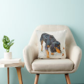 蝶を持つ黒いおよび黄褐色のコッカースパニエル クッション (椅子)