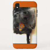 蝶を持つ黒い実験室犬 Case-Mate iPhoneケース (裏面)