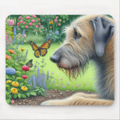 蝶を見るアイルランドの猟犬 マウスパッド (正面)