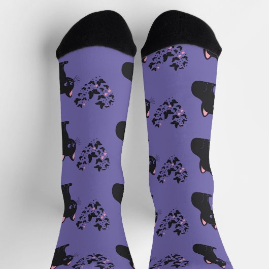 蝶を見る黒猫 ソックス (上部)