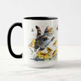 蝶を追いかけるオレンジ色の虎猫の子猫 マグカップ