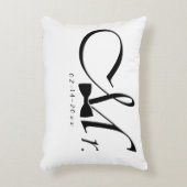 蝶ネクタイの紳士 アクセントクッション (正面(垂直))