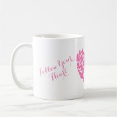 蝶ハートのピンクのマグを個人化して下さい コーヒーマグカップ (左)