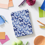 蝶パターン水色ブルー iPad PROカバー<br><div class="desc">藍青と白の水の色の蝶絵画の。オリジナルアートby Nic Squirrell.</div>