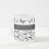 蝶ビクトリアンな華麗さの白黒 フロストグラスマグカップ (正面左)