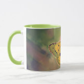 蝶及び野生の花のコーヒー・マグ マグカップ (左)