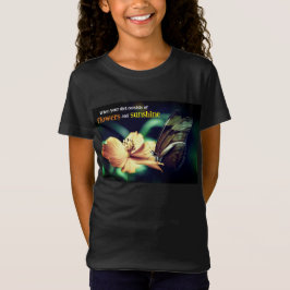蝶食べ物を与えの花 Tシャツ