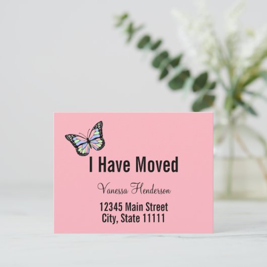 蝶(ちょう)と一緒に動くかわいいピンクのアナウンス ポストカード (スタンド正面)