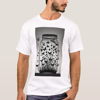 「蝶：自然の翼を持つ疑問に思蝶」 Tシャツ