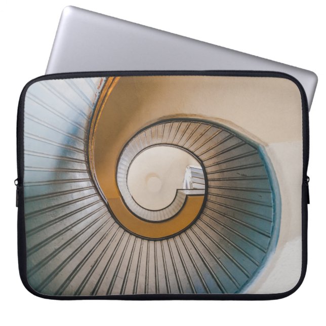 螺旋梯子の低角度撮影 ラップトップスリーブ (正面)