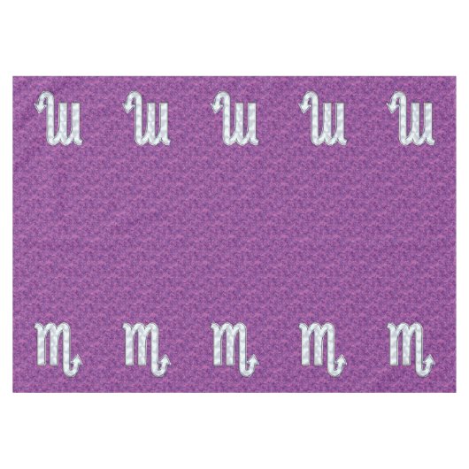 蠍座〔占星術の〕十二宮図サインオン明るい赤紫色デジタル迷彩柄 テーブルクロス (正面(横))