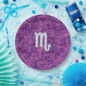 蠍座〔占星術の〕十二宮図サインオン明るい赤紫色デジタル迷彩柄 ペーパープレート (パーティー)