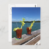 血メアリーは海で柵の上で飲む ポストカード (正面/裏面)