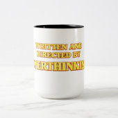 行き詰まる思考力で脚本・監督を担当 ツートーンマグカップ (中央)