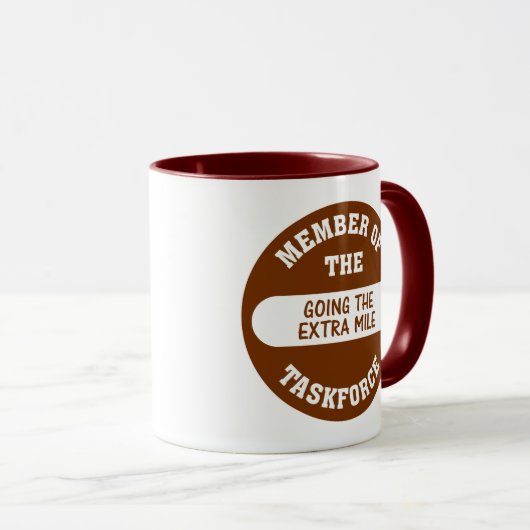 行くことの余分マイルのタスクフォースメンバー マグカップ (正面右)