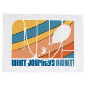 行くぞ！「旅が待つこと」 ラージペーパーバッグ (裏面)