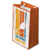 行くぞ！背の高いレトロタイポグラフィ スモールペーパーバッグ (裏面アングル)