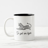 行くタイガーミニマルクールリストタイポグラフィ ツートーンマグカップ (左)