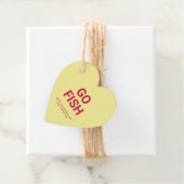 行く魚おもしろいかわいい黄色ハートバレンタインデー フェイバータグ (インサイチュ)