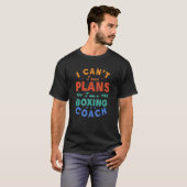 行けない予定がある ボクシングコーチ ボクサー ユーモア Tシャツ (正面フル)