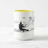 行った結び目Kitesurfing -大きいコーヒー・マグの黄色 マグカップ (中央)