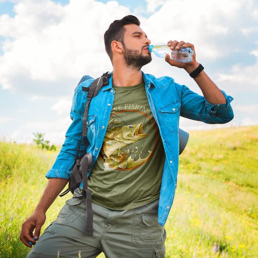 行った魚釣り巨大なベースルアースポーツギフトを取る Tシャツ