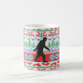 行ったSquatchinの醜いクリスマスのセーターの編み物 コーヒーマグカップ (中央)