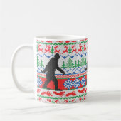 行ったSquatchinの醜いクリスマスのセーターの編み物 コーヒーマグカップ (左)