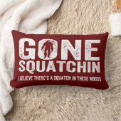行ったSquatchin (これらの森の動揺してな) Squatch ランバークッション (ブランケット)