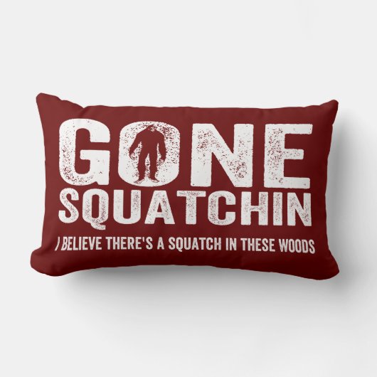 行ったSquatchin (これらの森の動揺してな) Squatch ランバークッション (正面)