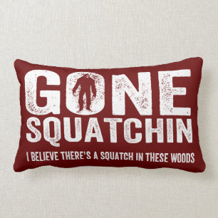 行ったSquatchin (これらの森の動揺してな) Squatch ランバークッション