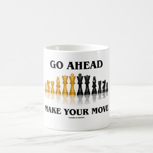 行って下さい前方にしますあなたの移動(チェスのこまセット)を コーヒーマグカップ (中央)
