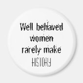 行儀の良い女性はめったに歴史の引用文を作らないおもしろい マグネット (正面)