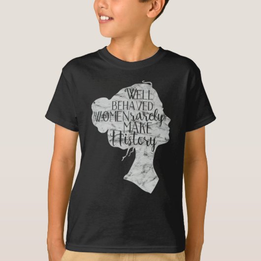 行儀の良い女性はめったに歴史の月を作らない Tシャツ (正面)