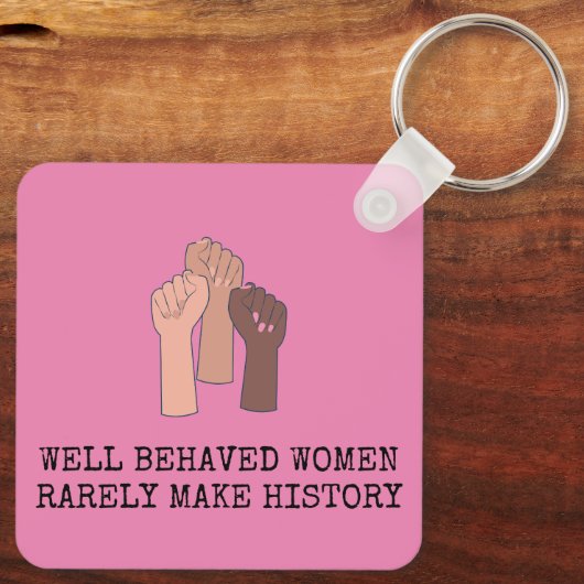 行儀の良い女性はめったに歴史を作らない キーホルダー (裏面)