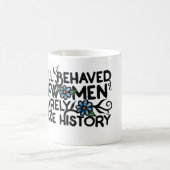 行儀の良い女性はめったに歴史を作らない コーヒーマグカップ (中央)