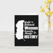 行儀の良い女性はめったに歴史を黒いヒストにする カード (黄色い花)