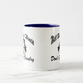 行儀の良い女性 ツートーンマグカップ (中央)